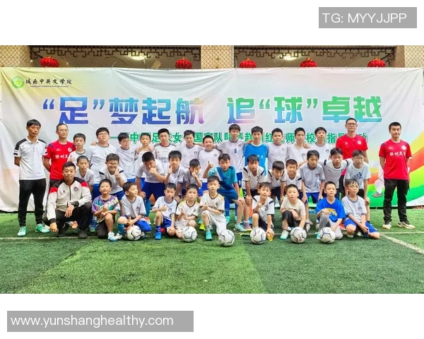 足球露脸的精彩瞬间展现了运动魅力与团队精神的完美结合